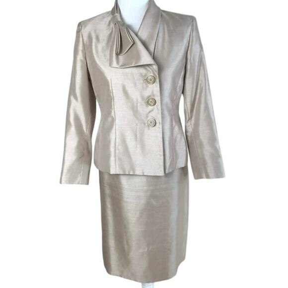 Le Suit Size 4P 2-Piece Skirt Suit w/ Blazer Jacket Champagne Beige Satin Forma - Picture 1 of 6